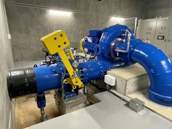 鶴の湯水力発電所"