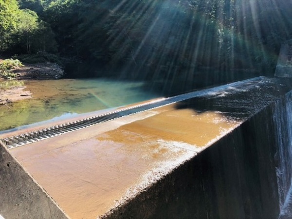 鶴の湯水力発電所"