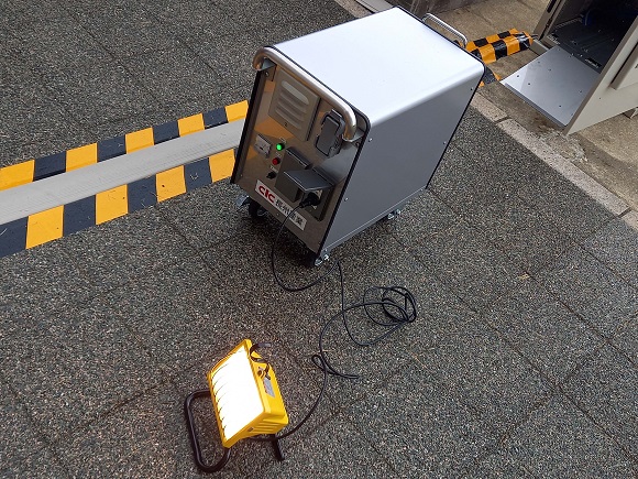 路面太陽光発電ユニット