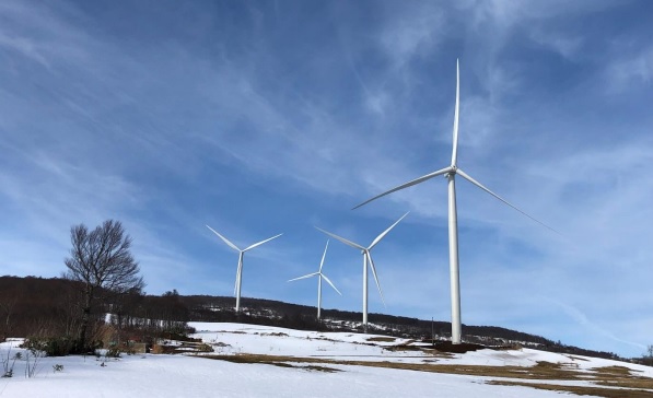 青森県・七戸十和田風力発電所