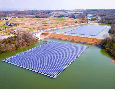 ため池の水上に太陽光パネルを浮かべる