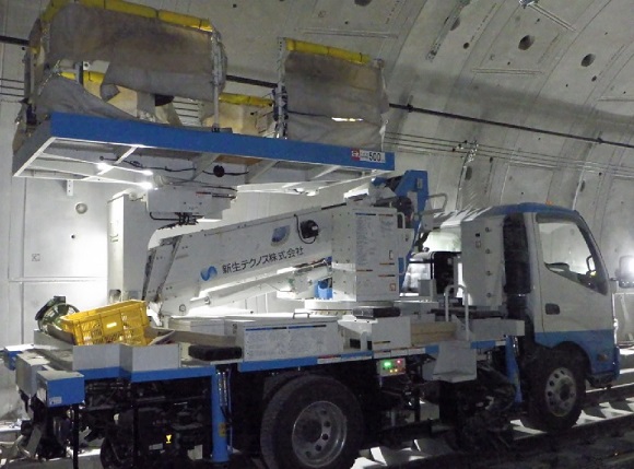 レール上を走行できる工事車両