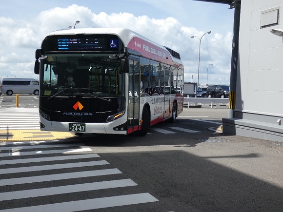 関西空港・燃料電池バスＳＯＲＡ