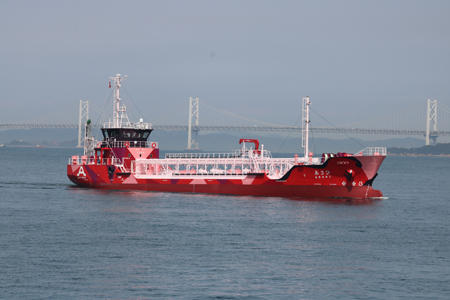 世界初のピュアバッテリー電気推進タンカー