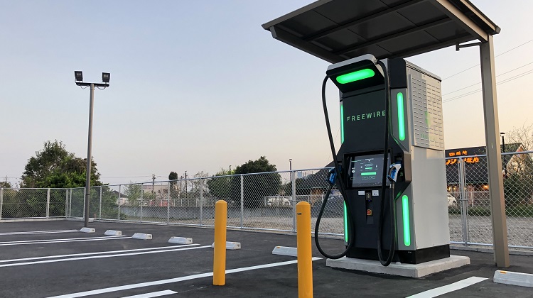 Boost Charger(蓄電池内蔵次世代EV急速充電器)