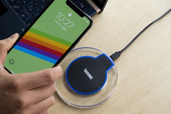置くだけで充電！ Qi対応スマホのワイヤレス充電器が、DIME最新号（５／１２発売）の特別付録に！
