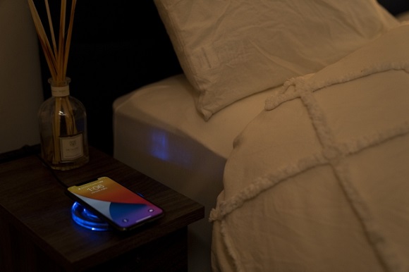 置くだけで充電！ Qi対応スマホのワイヤレス充電器が、DIME最新号（５／１２発売）の特別付録に！