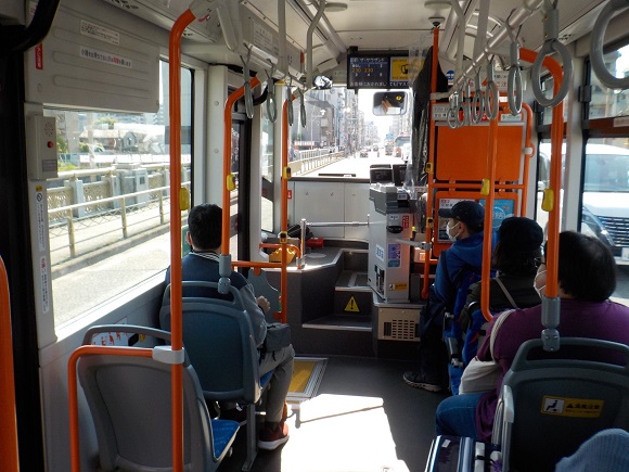 電気バス・京阪ループバスの車内