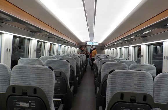 近鉄特急ひのとり・車内風景(座席)