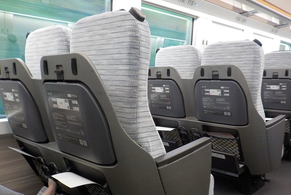 近鉄特急ひのとり・車内風景(座席)