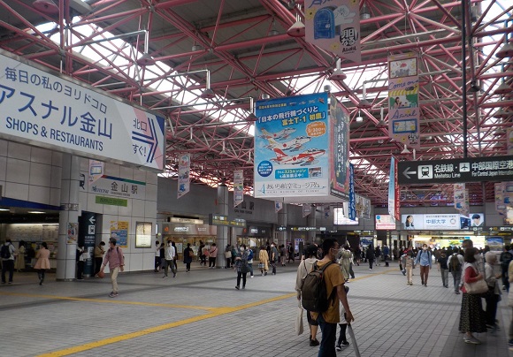 名古屋市・金山駅の中央改札口前