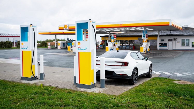 シェルのグローバルEV充電ネットワーク構築を支援