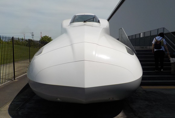 屋外展示の新幹線