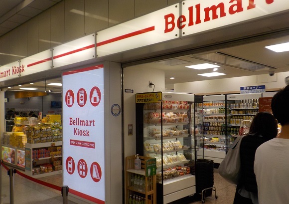 新大阪駅コンコースのコンビニ