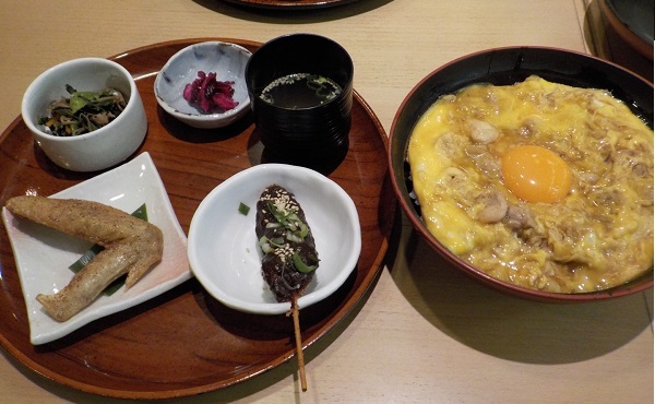 地下街エスカで名古屋めし「名古屋コーチンの親子丼」