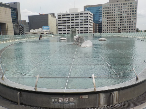 名古屋・栄の「オアシス21」に寄ってみました。