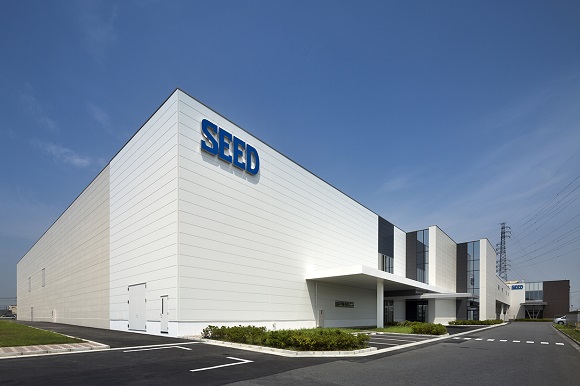 コンタクトレンズのシード、埼玉県の倉庫屋上で太陽光発電設備を拡張