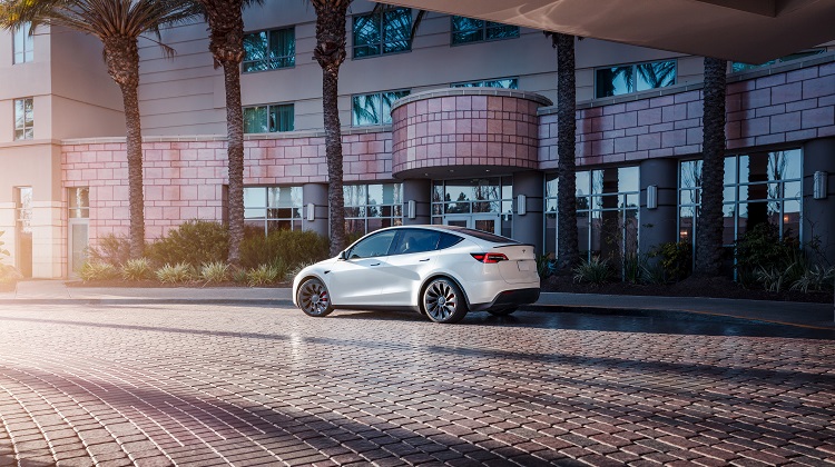 テスラモーターズ ジャパン、待望のミッドサイズSUV Tesla Model Y販売開始