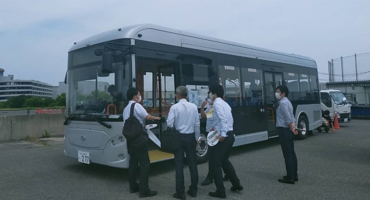 EVモーターズ・ジャパン、2022バステクフォーラムに出展し大型EV路線バスに約400名が試乗体験