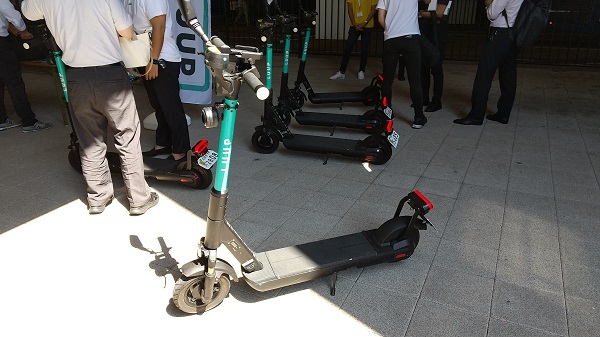 電動キックボード Luup の講習会に行ってきました。大阪駅北口。