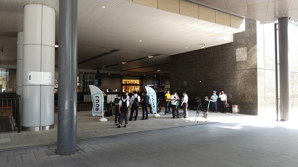 電動キックボード Luup の講習会に行ってきました。大阪駅北口。