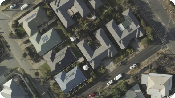 テスラ、沖縄県宮古島VPPに利用の家庭用蓄電池が300台超に