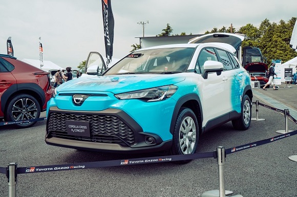 スイソミル、水素エンジン搭載車両「COROLLA CROSS H2 CONCEPT」を都内初展示