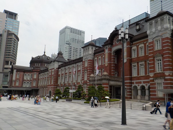 東京駅・丸の内で見た「燃料電池バスSORA」は、ＪＲ東日本バス。