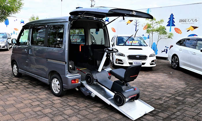 静岡スバル、歩道を走れるスクーター「WHILL Model S」10月26日より販売