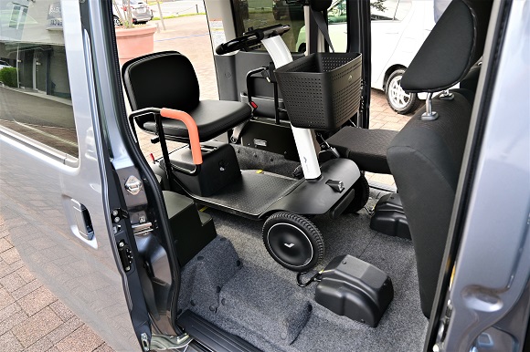 静岡スバル、歩道を走れるスクーター「WHILL Model S」10月26日より販売