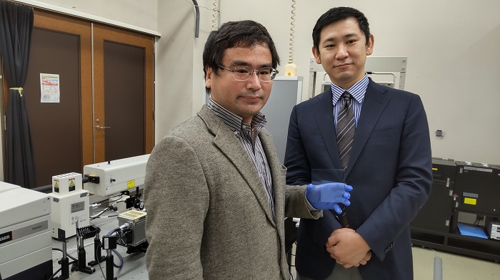 中央電力、マンションなどの窓ガラスに採用可能な透明太陽電池の技術開発に寄附・出資