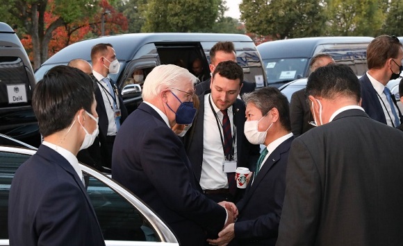 ドイツ大統領がパナソニック草津「H2 KIBOU FIELD」と燃料電池工場を視察