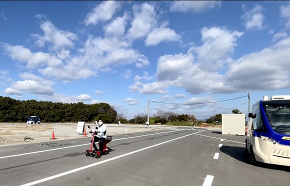 次世代電動モビリティFuture「GOGO！シェア」、大阪舞洲実証会場で体験試乗を開始