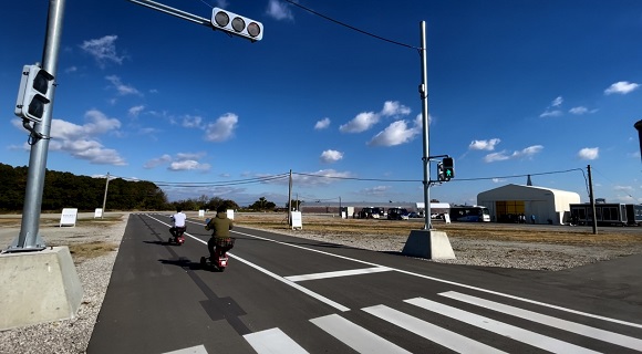 次世代電動モビリティFuture「GOGO！シェア」、大阪舞洲実証会場で体験試乗を開始