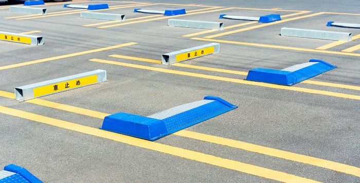 テラモーターズ、短期の遊休地活用コインパーキングでEV充電設備を無料提供