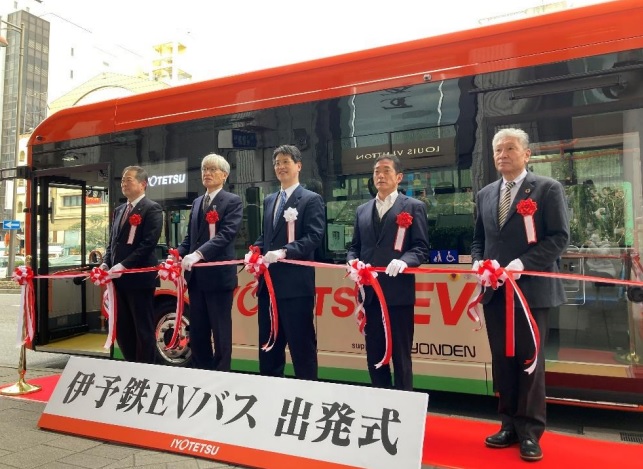 EV モーターズ・ジャパン、愛媛県・伊予鉄グループに大型EV路線バスを納車