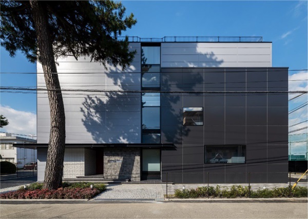 三井住友建設、年間エネルギー収支ゼロ『ZEH-M』の社員寮が完成