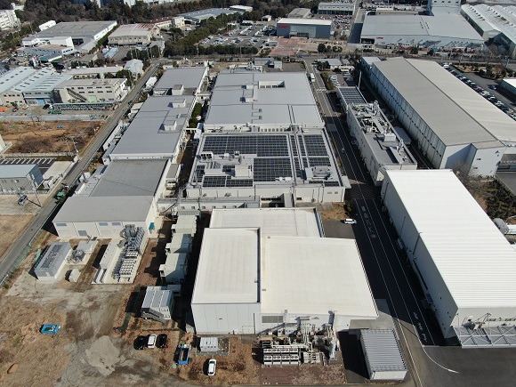 岩城製薬佐倉工場、CO2排出量削減に向け太陽光パネルを設置