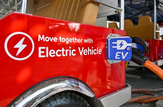 日本駐車場開発、EVトゥクトゥクタクシーによるバンコク観光ツアーを開始