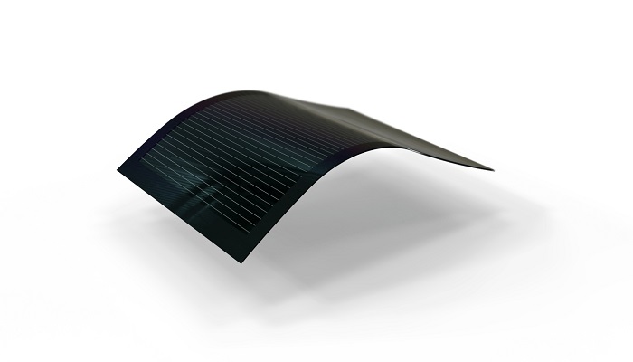 東芝、横浜青葉台の実証実験に「大面積フィルム型ペロブスカイト太陽電池」を提供