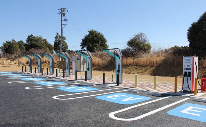 e-Mobility Power、新東名高速「浜松SA・駿河湾沼津SA」で150kW級急速充電器を運用開始