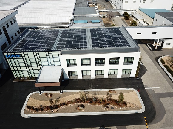 グンゼ、ガスヒートポンプ採用『ZEB』認証・江南工場事務所棟が竣工