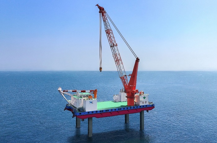 大林組、洋上風力発電所建設用 SEP「柏鶴（はっかく）」が完成